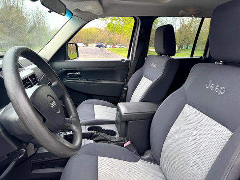 Used 2009 Jeep Liberty Sport w/ Popular Equipment Group image 28