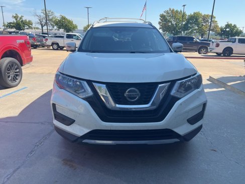 Used 2019 Nissan Rogue SV w/ Premium Package image 3