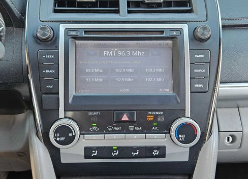Used 2013 Toyota Camry L image 21