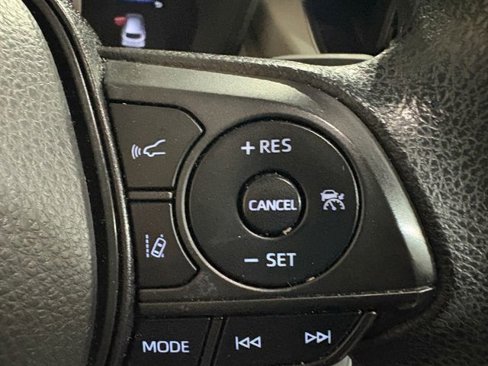 Used 2022 Toyota Corolla Cross L image 11