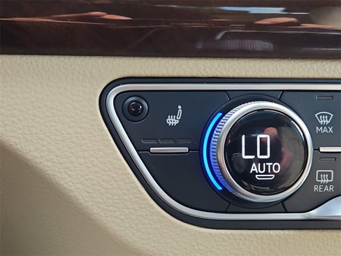 Used 2020 Audi Q5 e Prestige w/ Prestige Package image 23