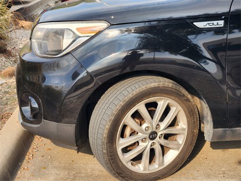 Used 2017 Kia Soul + image 11