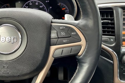 Used 2017 Jeep Grand Cherokee Limited w/ Luxury Group II image 16