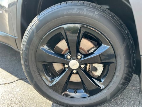 Used 2021 Jeep Cherokee Limited image 10