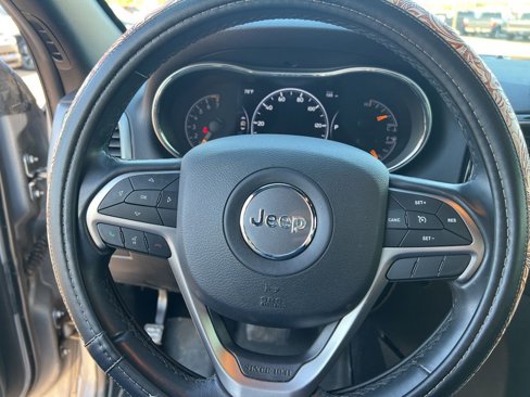 Used 2020 Jeep Grand Cherokee Laredo w/ Laredo X Package image 10
