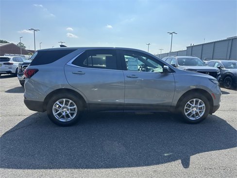 Used 2023 Chevrolet Equinox LT w/ Driver Convenience Package image 4