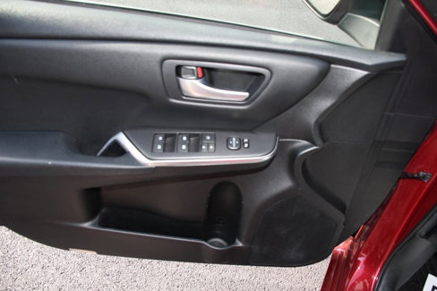 Used 2016 Toyota Camry SE image 14