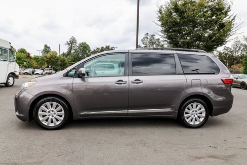 Used 2015 Toyota Sienna LE image 12