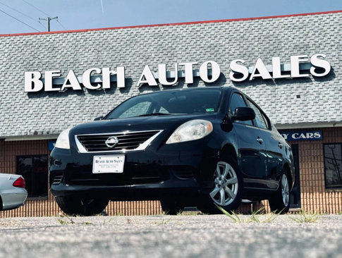Used 2014 Nissan Versa SV image 1