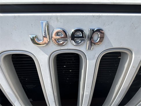 Used 2017 Jeep Wrangler Unlimited Sahara w/ Connectivity Group image 28