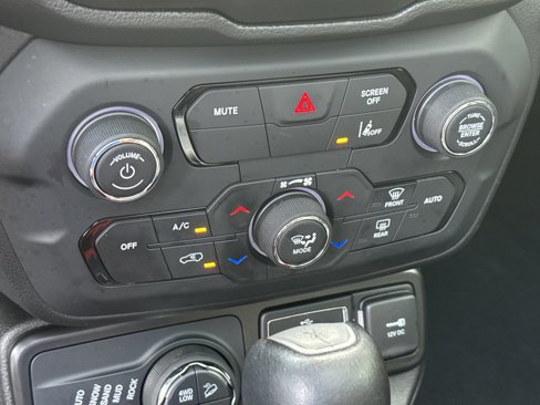 Used 2021 Jeep Renegade Trailhawk w/ Sun & Sound Group image 35