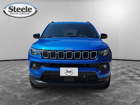 New 2025 Jeep Compass Latitude image 8
