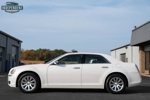 Used 2011 Chrysler 300 C image 4