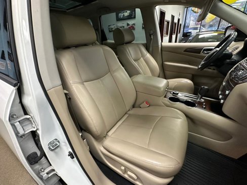 Used 2018 Nissan Pathfinder Platinum image 35
