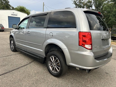 Used 2017 Dodge Grand Caravan SXT w/ Rear Park Assist Package image 11