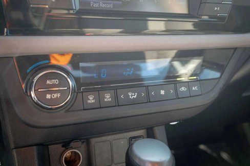 Used 2014 Toyota Corolla LE image 21
