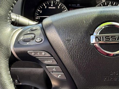 Used 2019 Nissan Pathfinder SL image 16