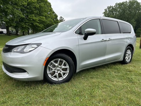 Used 2023 Chrysler Voyager LX image 7