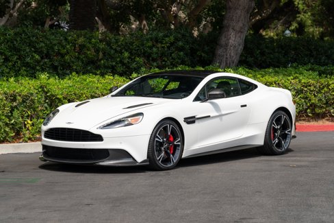 Used 2018 Aston Martin Vanquish S image 2