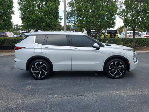 Used 2023 Mitsubishi Outlander SEL image 6