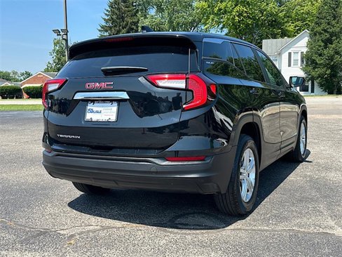 Used 2024 GMC Terrain SLE image 8