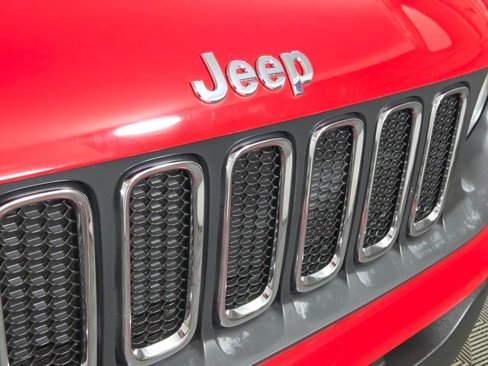 Used 2017 Jeep Renegade Latitude w/ Cold Weather Group image 11