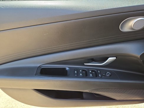 Used 2022 Hyundai Elantra SE image 22