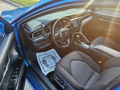 Used 2019 Toyota Camry L image 5
