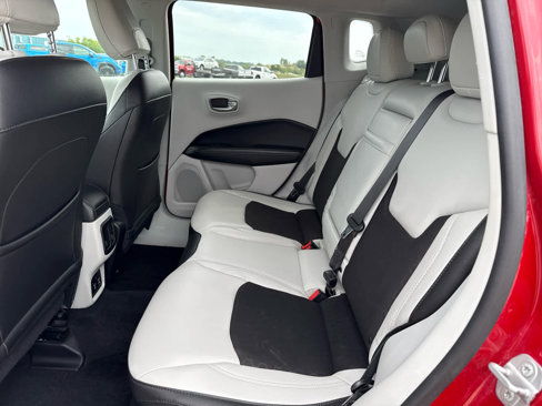 Used 2018 Jeep Compass Latitude w/ Popular Equipment Group image 18