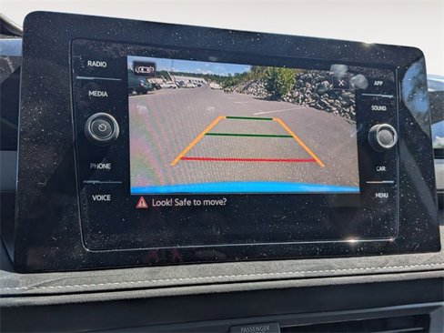 New 2025 Volkswagen Taos SE image 18