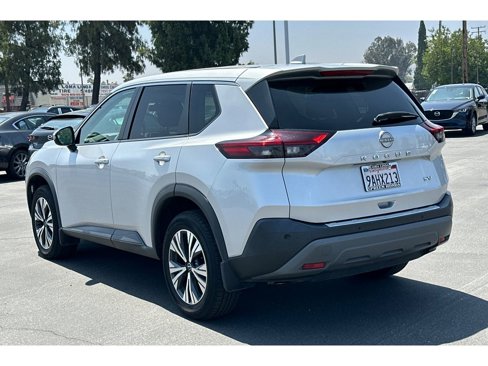 Used 2022 Nissan Rogue SV image 3