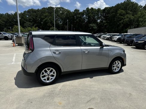 Used 2023 Kia Soul LX w/ LX Technology Package image 9