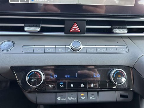 Certified 2024 Hyundai Elantra SEL image 23