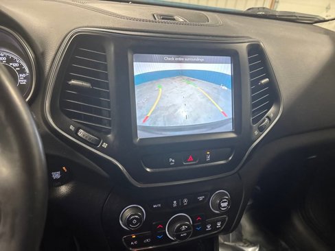 Used 2021 Jeep Cherokee Latitude Lux w/ Comfort/Convenience Group image 9