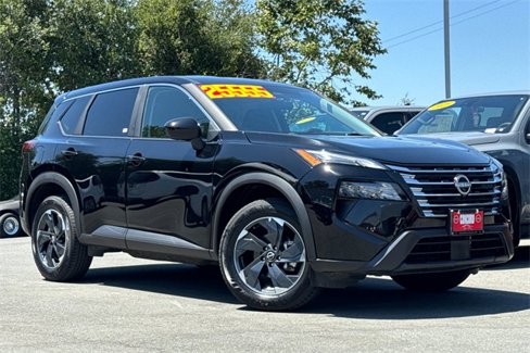 Used 2024 Nissan Rogue SV image 2