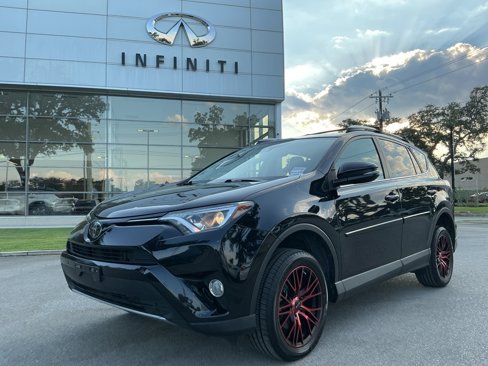 Used 2018 Toyota RAV4 XLE image 1