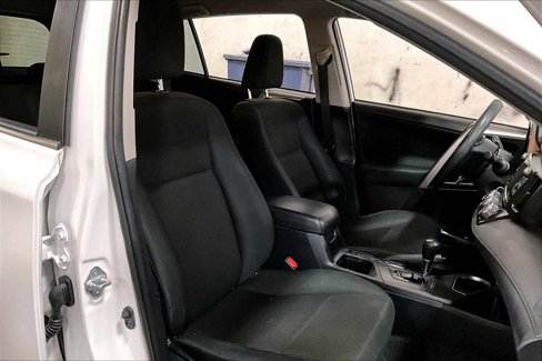 Used 2018 Toyota RAV4 LE image 8