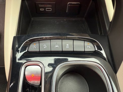Certified 2021 Buick Envision Essence w/ Technology Package I image 25