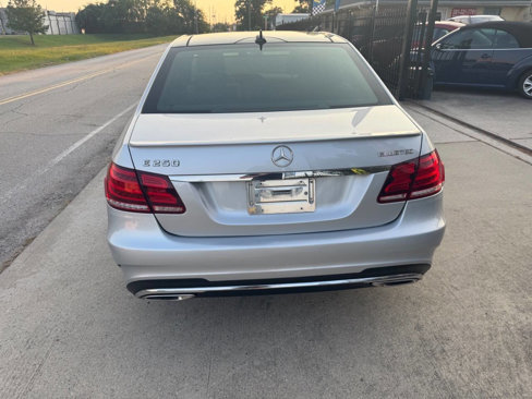 Used 2014 Mercedes-Benz E 250 BlueTEC Sedan image 5