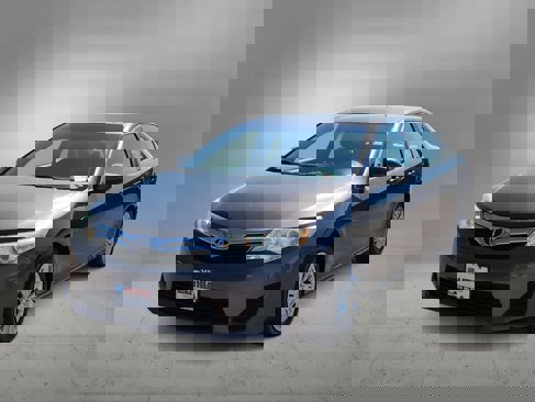 Used 2014 Toyota Camry L image 4