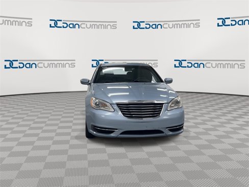 Used 2013 Chrysler 200 LX image 3