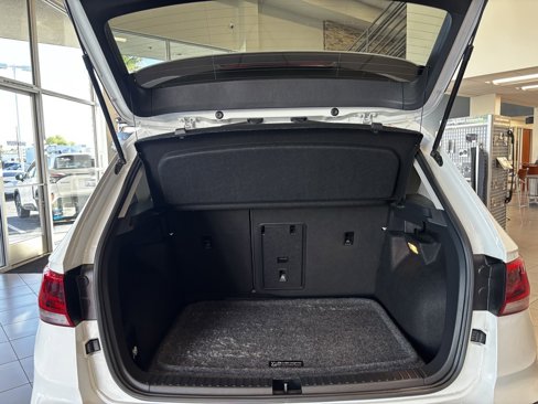 Used 2022 Volkswagen Taos SE image 10