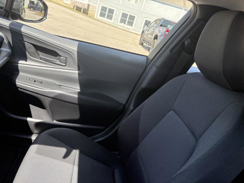 Used 2025 Toyota Prius LE image 20