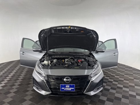 Used 2023 Nissan Altima 2.5 SV w/ SV Premium Package image 10