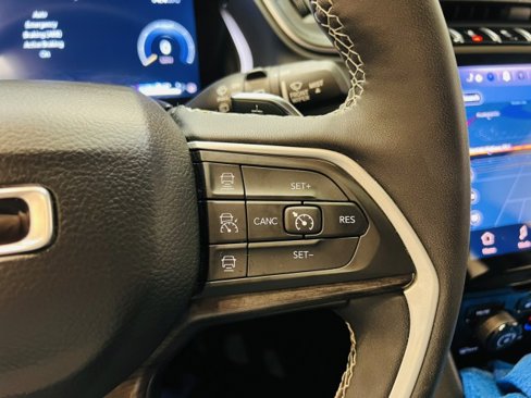 Used 2023 Jeep Grand Cherokee L Limited image 22