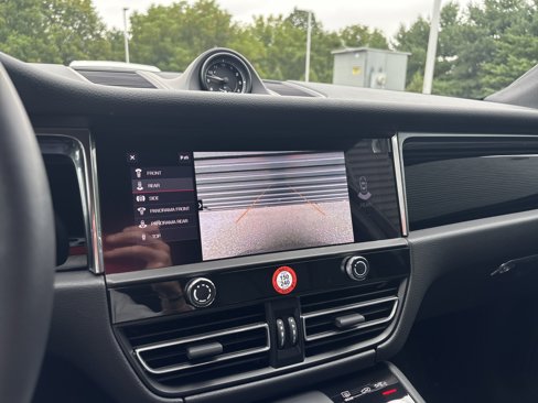 Certified 2025 Porsche Macan image 14