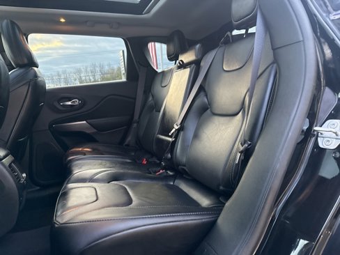 Used 2022 Jeep Cherokee Limited image 27