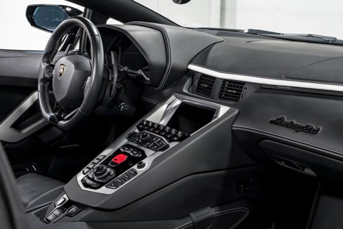 Used 2017 Lamborghini Aventador S image 32