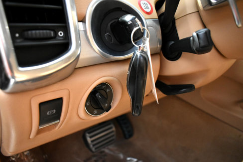 Used 2013 Porsche Cayenne GTS image 40
