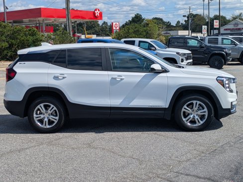 Used 2024 GMC Terrain SLE image 3